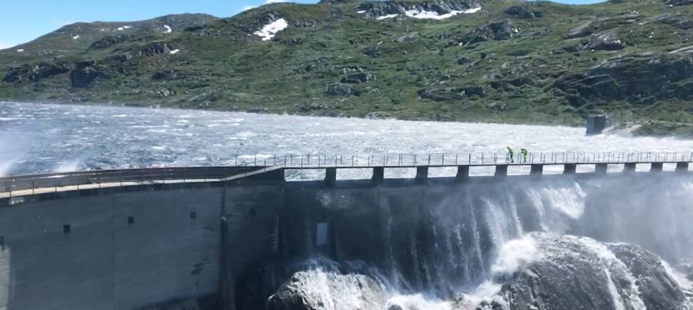 Hydro - Inspection on dam structure