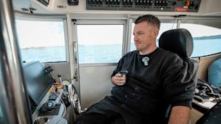 Arild Karlsen at the helm of MS Gläpen