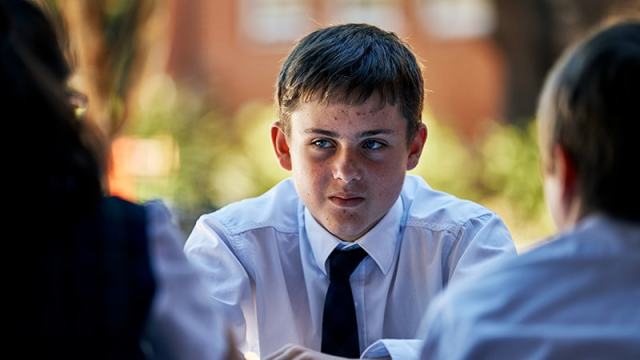 Understanding teenage peer pressure | Peer pressure in teens