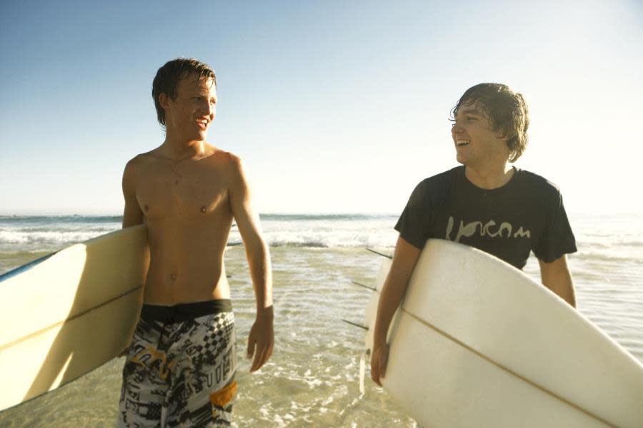 2 surfer boys