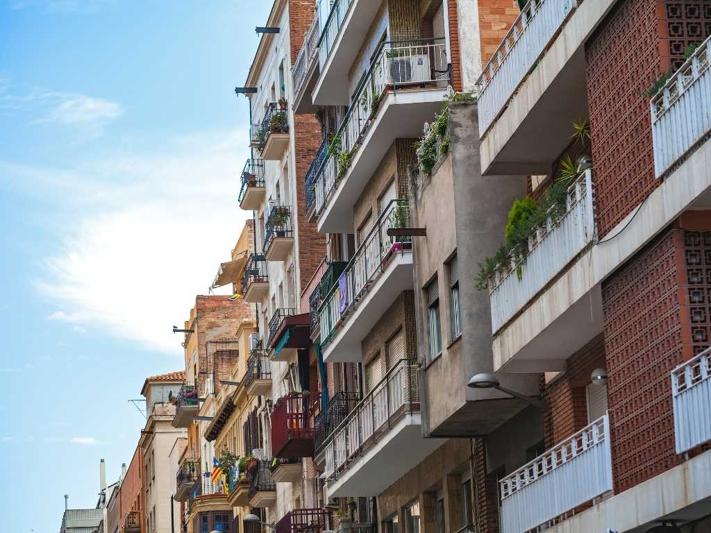 Is Barcelona safe? Know the 3 areas to avoid. 