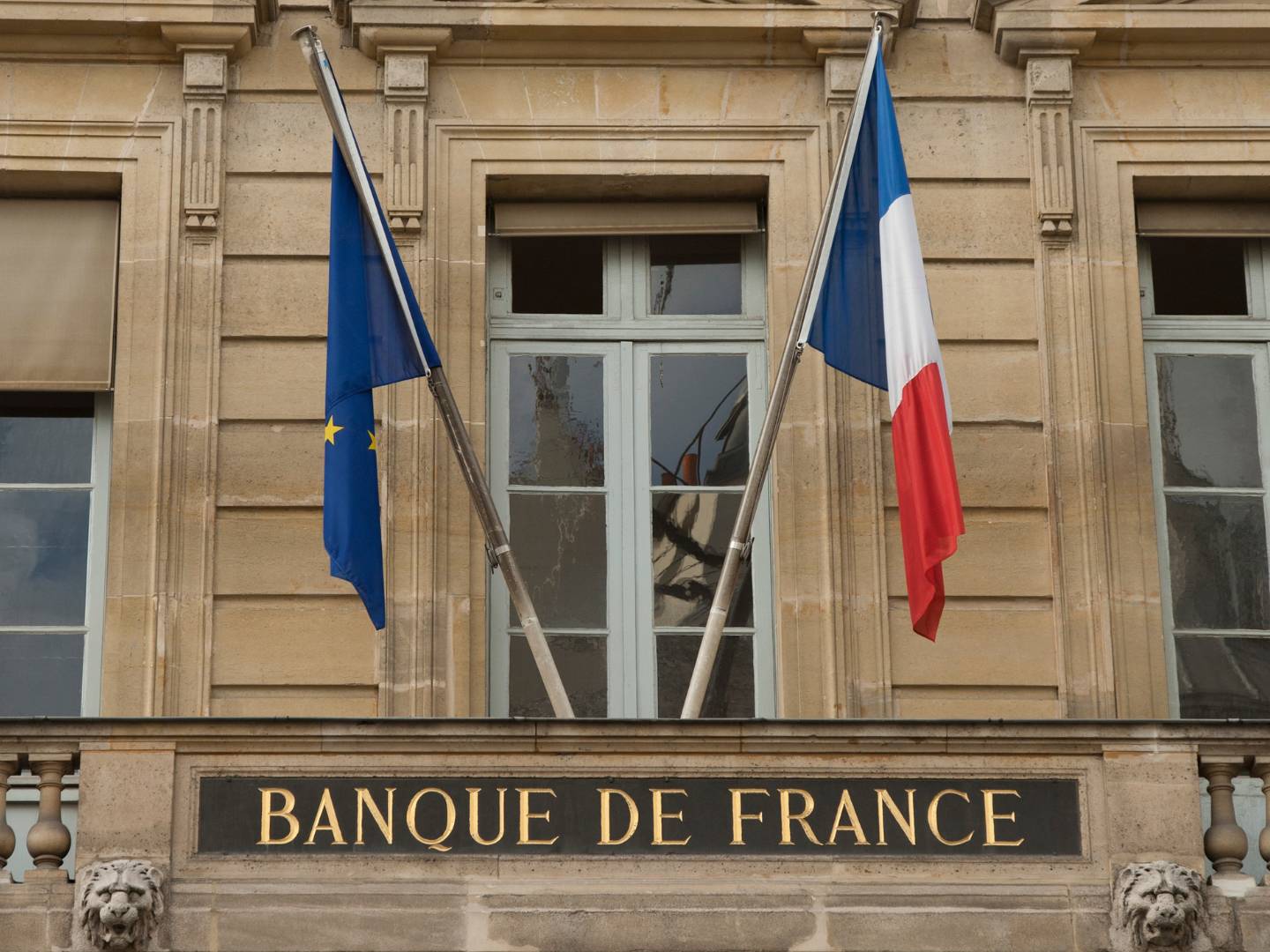 Opening a French bank account - VINGT Paris