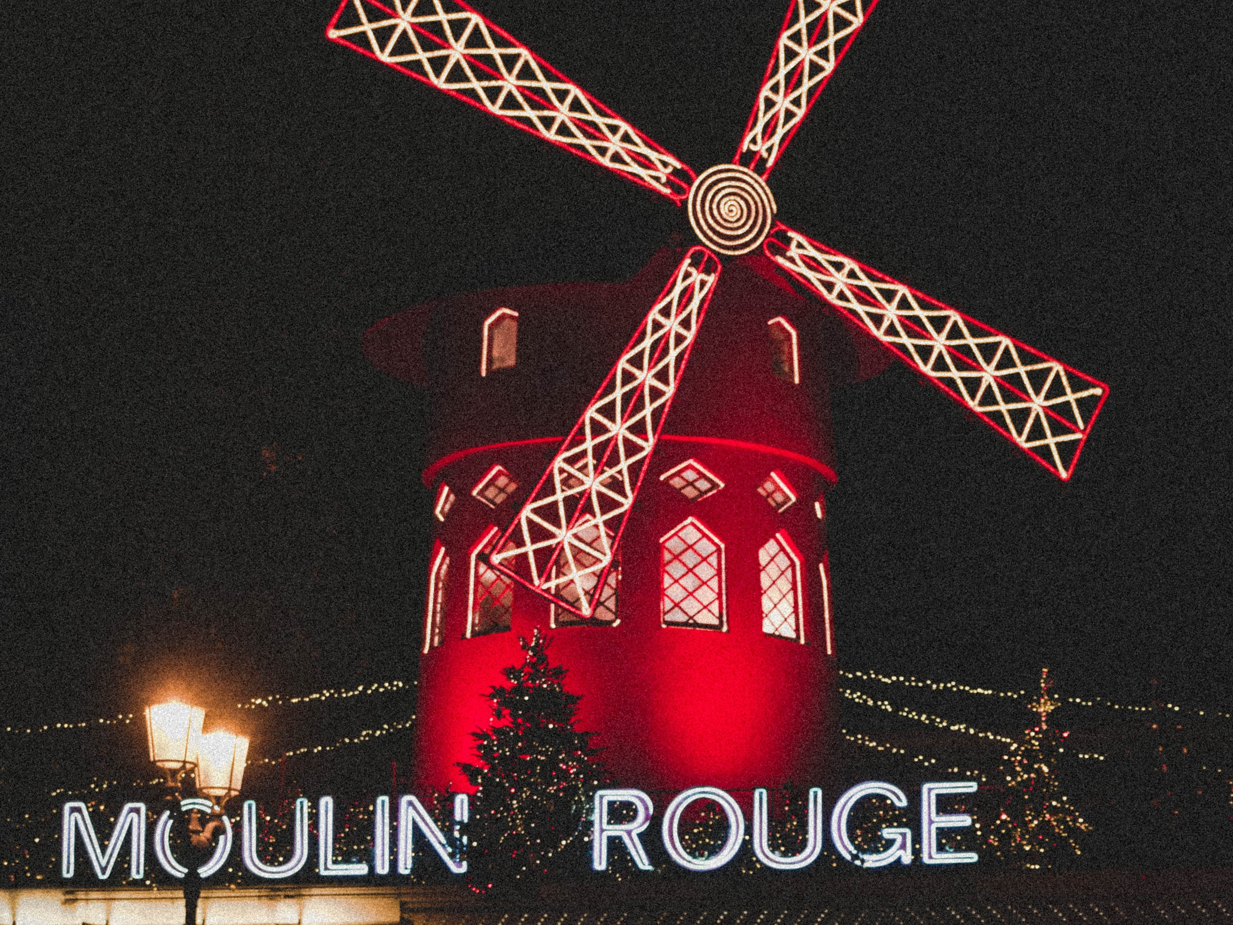 A picture of the entrance of Moulin Rouge at night 