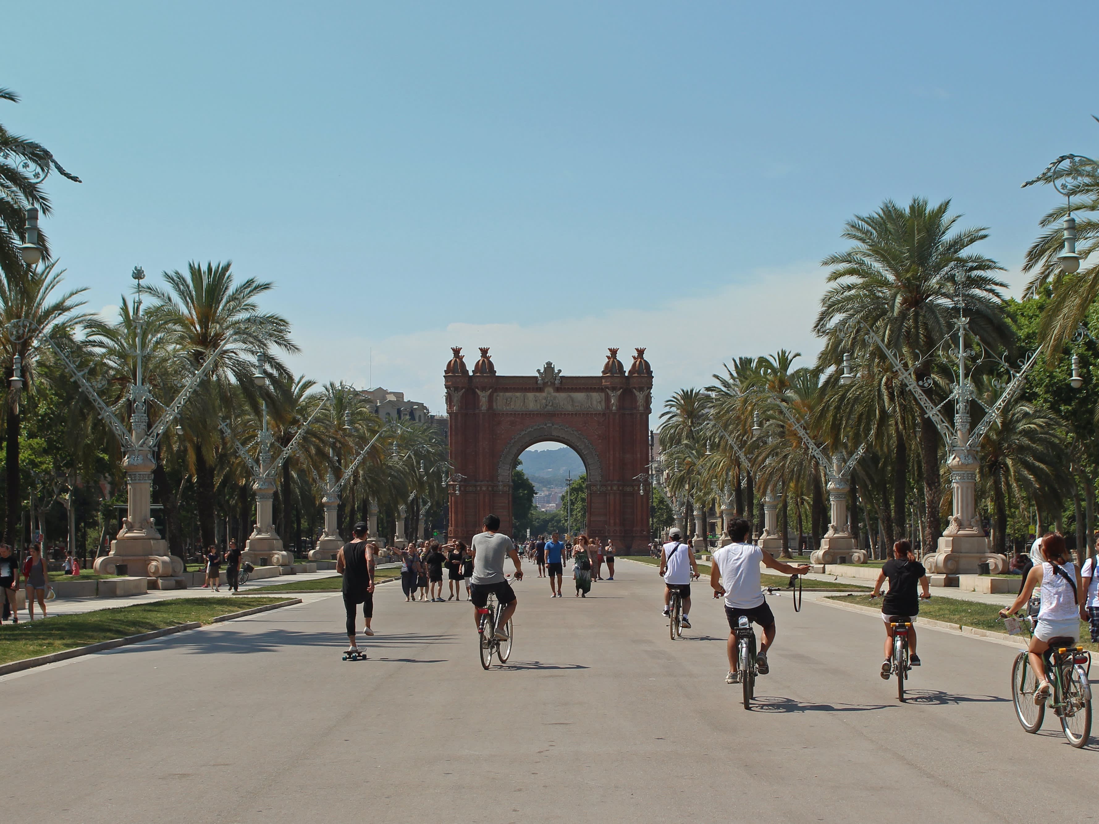 Image of people cycling in Barcelona