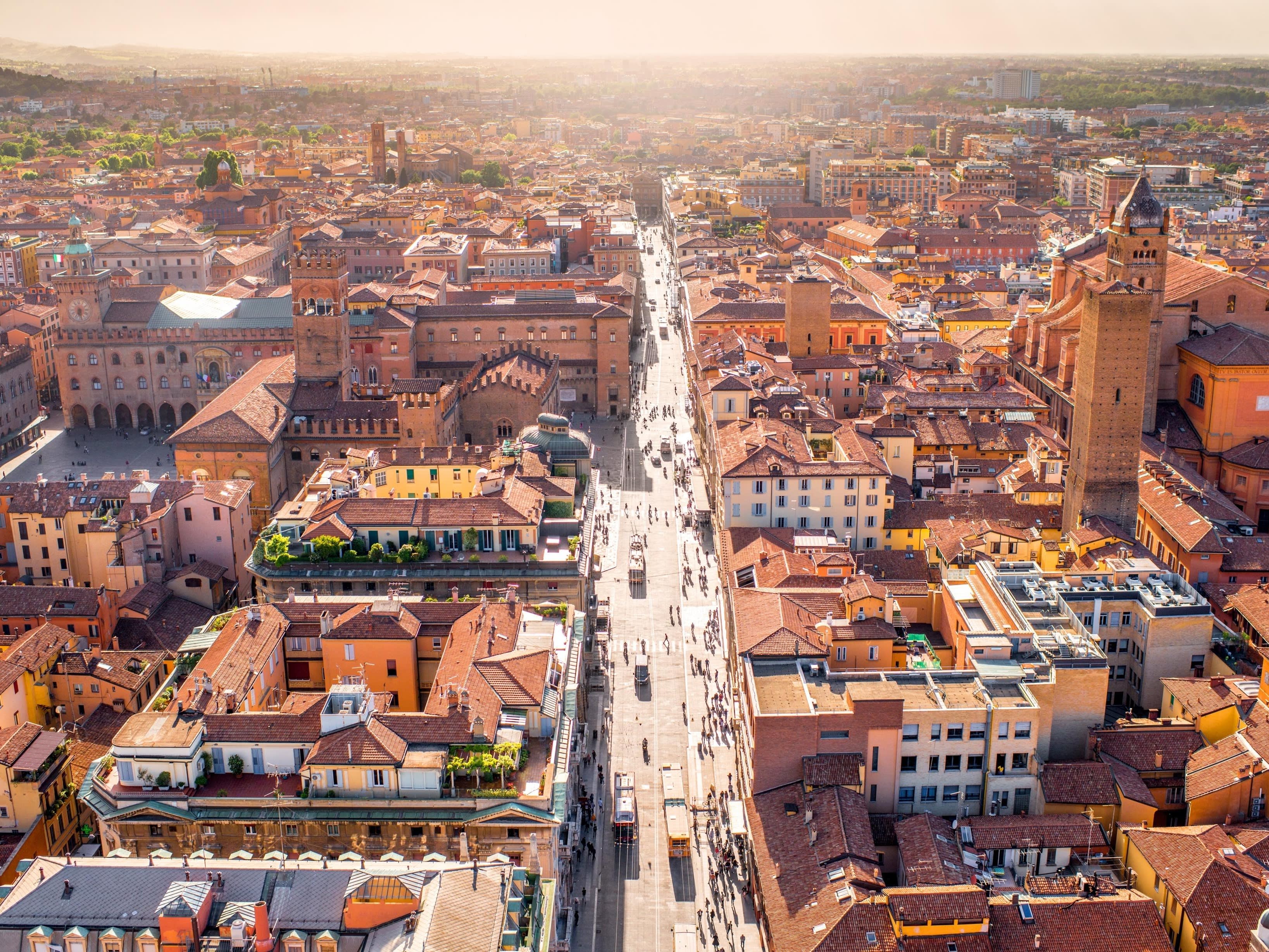 A picture of one of the main student streets in Bologna