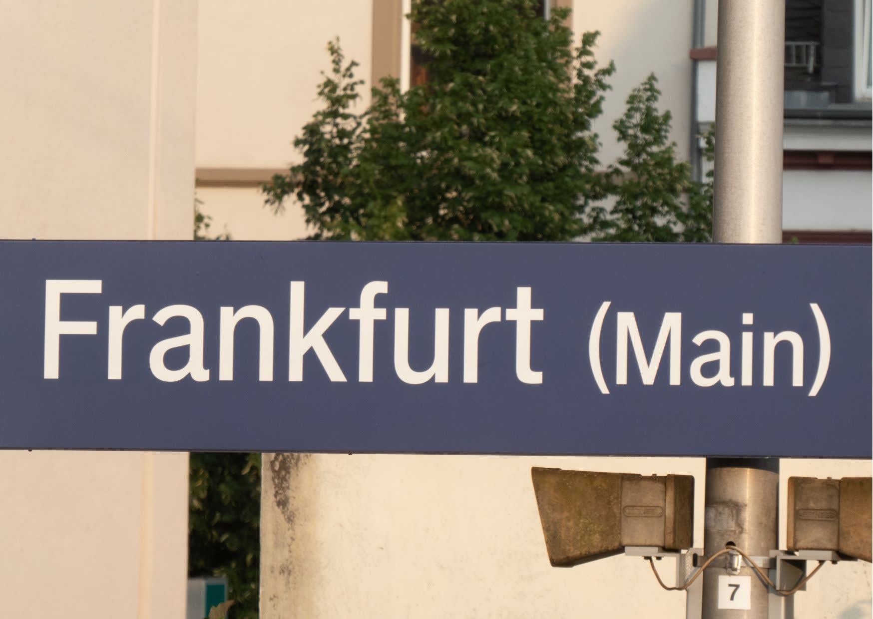 Frankfurt station signboard