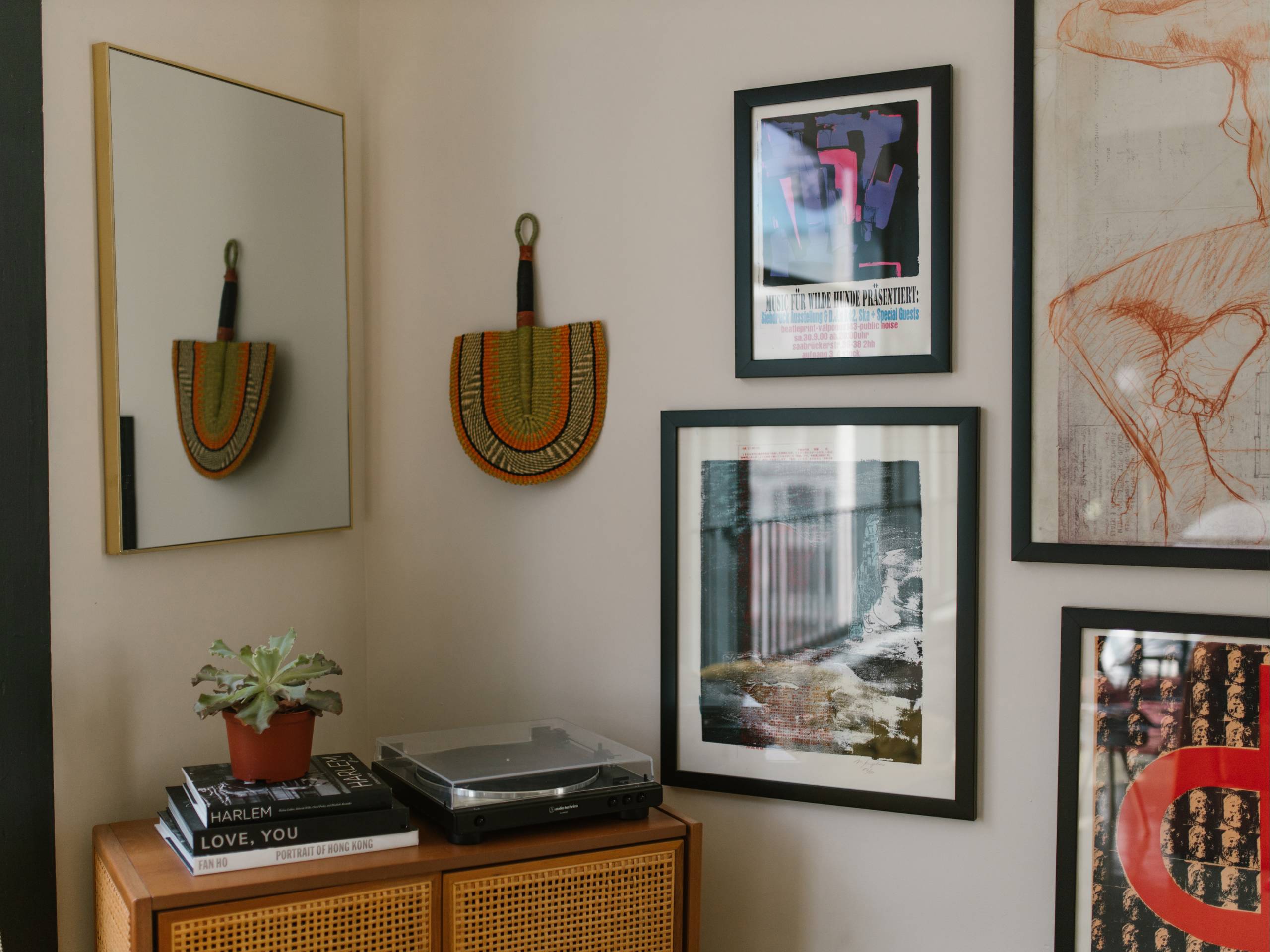 Renter friendly decor