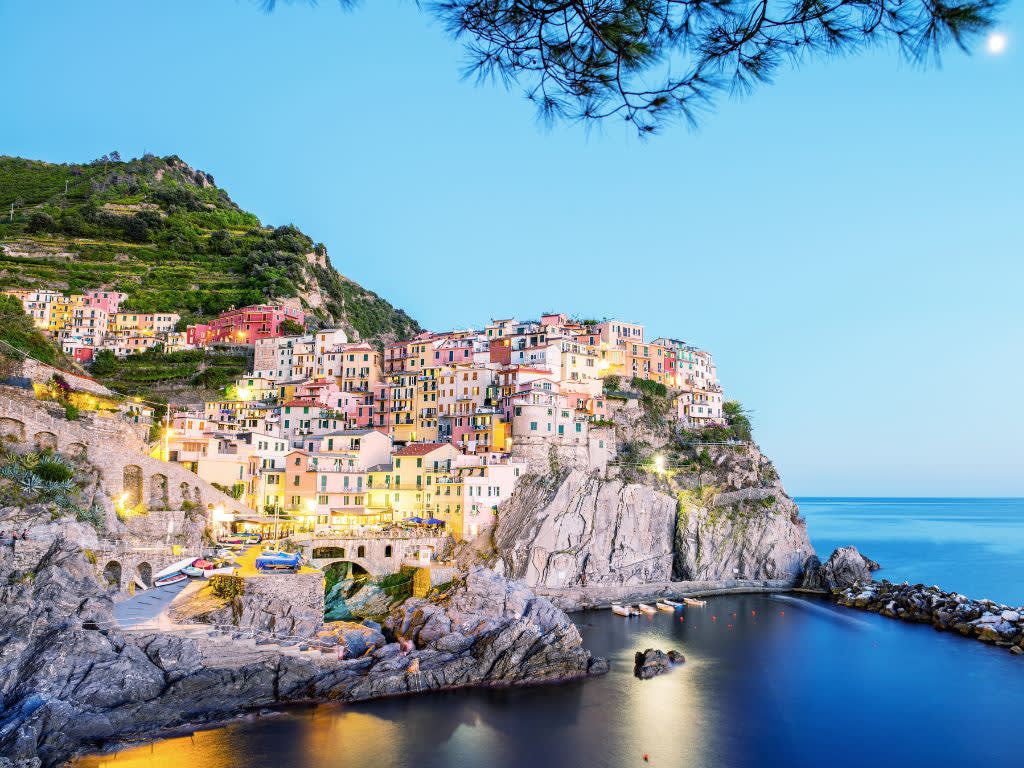 A picture of a village on the coast of the Cinique Terre area in Italy