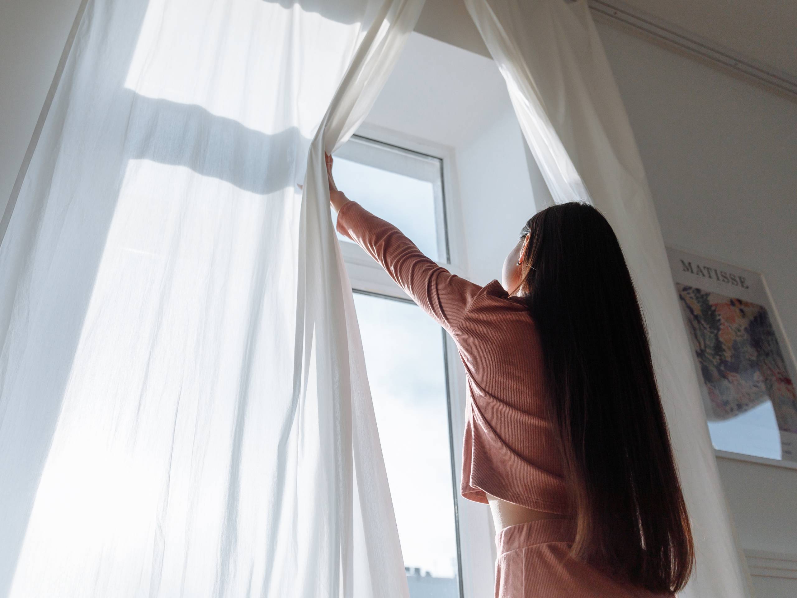 Hanging curtains in your rental