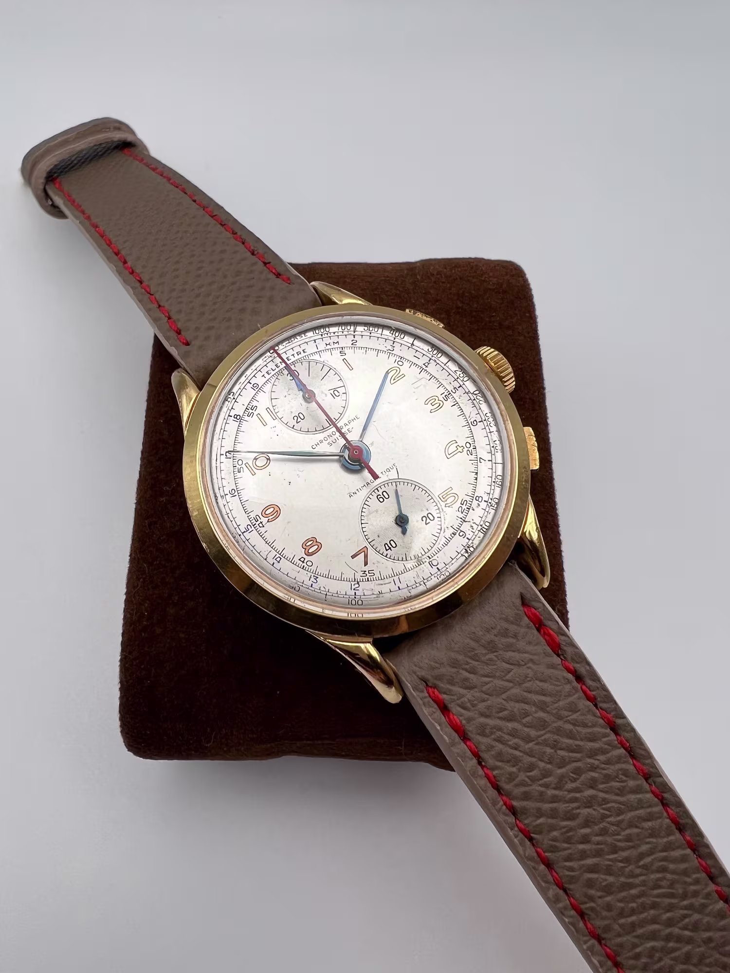 Chronograph Suisse Venus 170 Chronograph 1940s, dial straight on