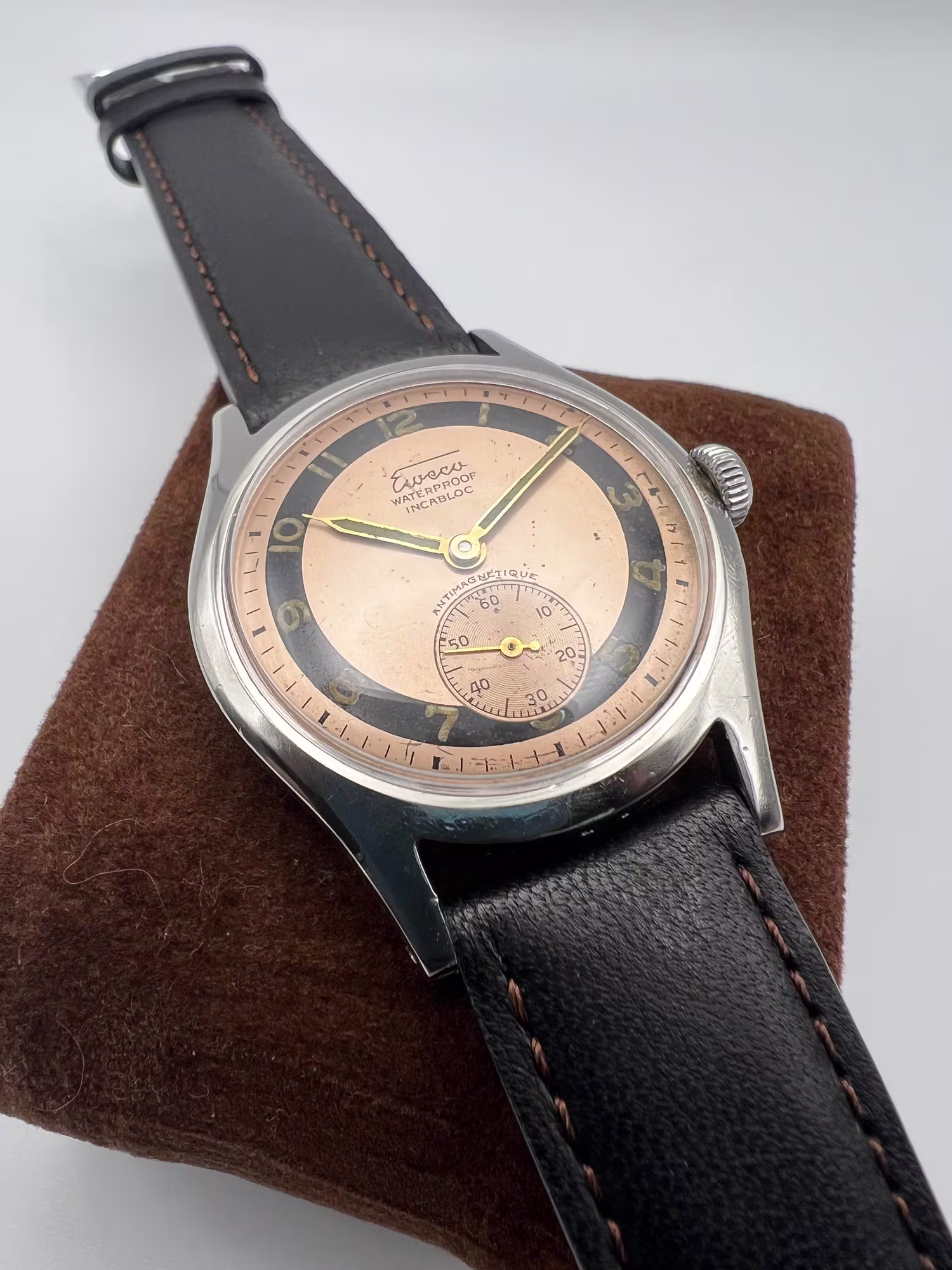 Eweco Waterproof Incablock Antimagnetique — dial straight on