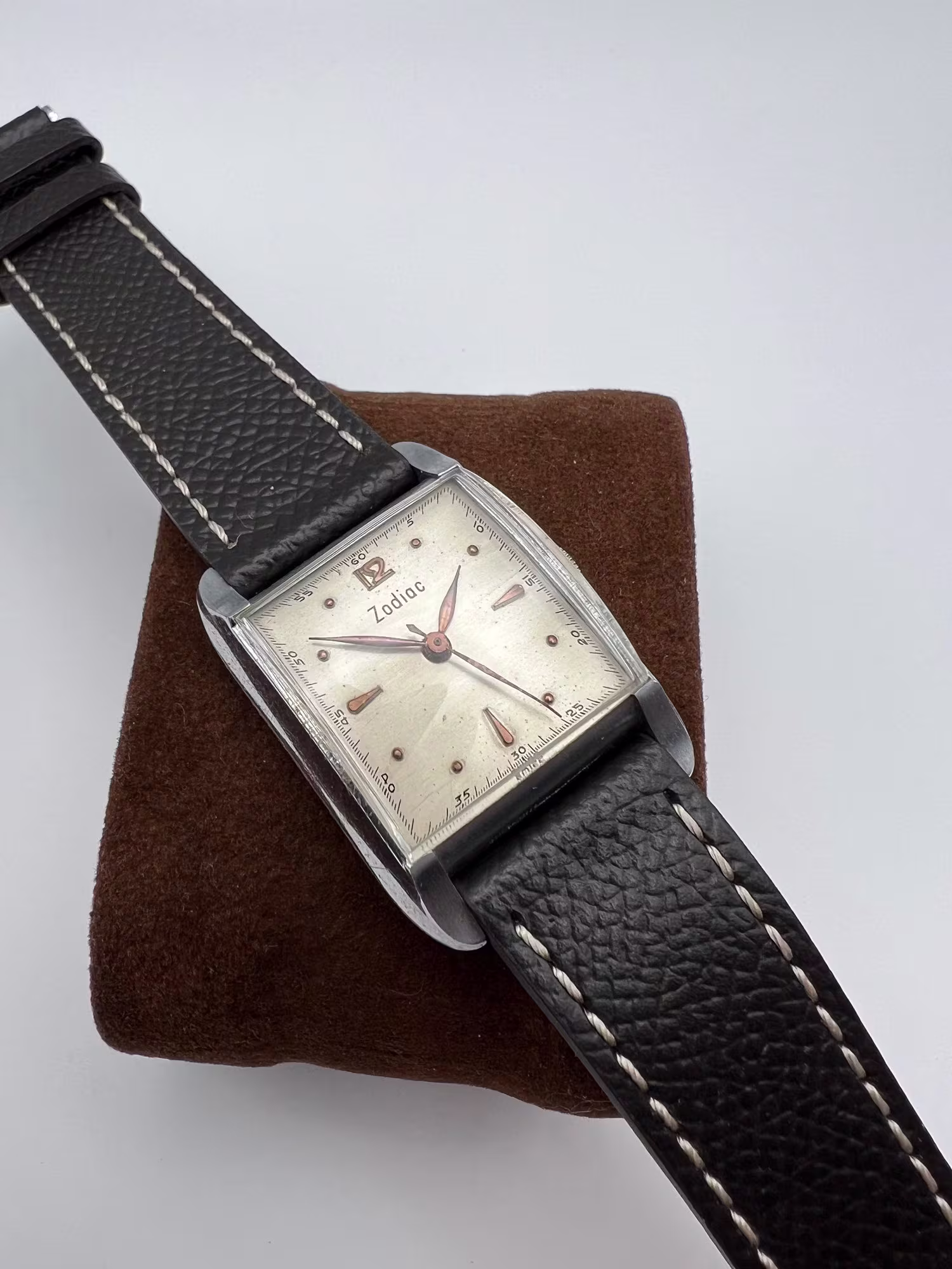 Zodiac Tank Manual Wind 1950s, dial straight on