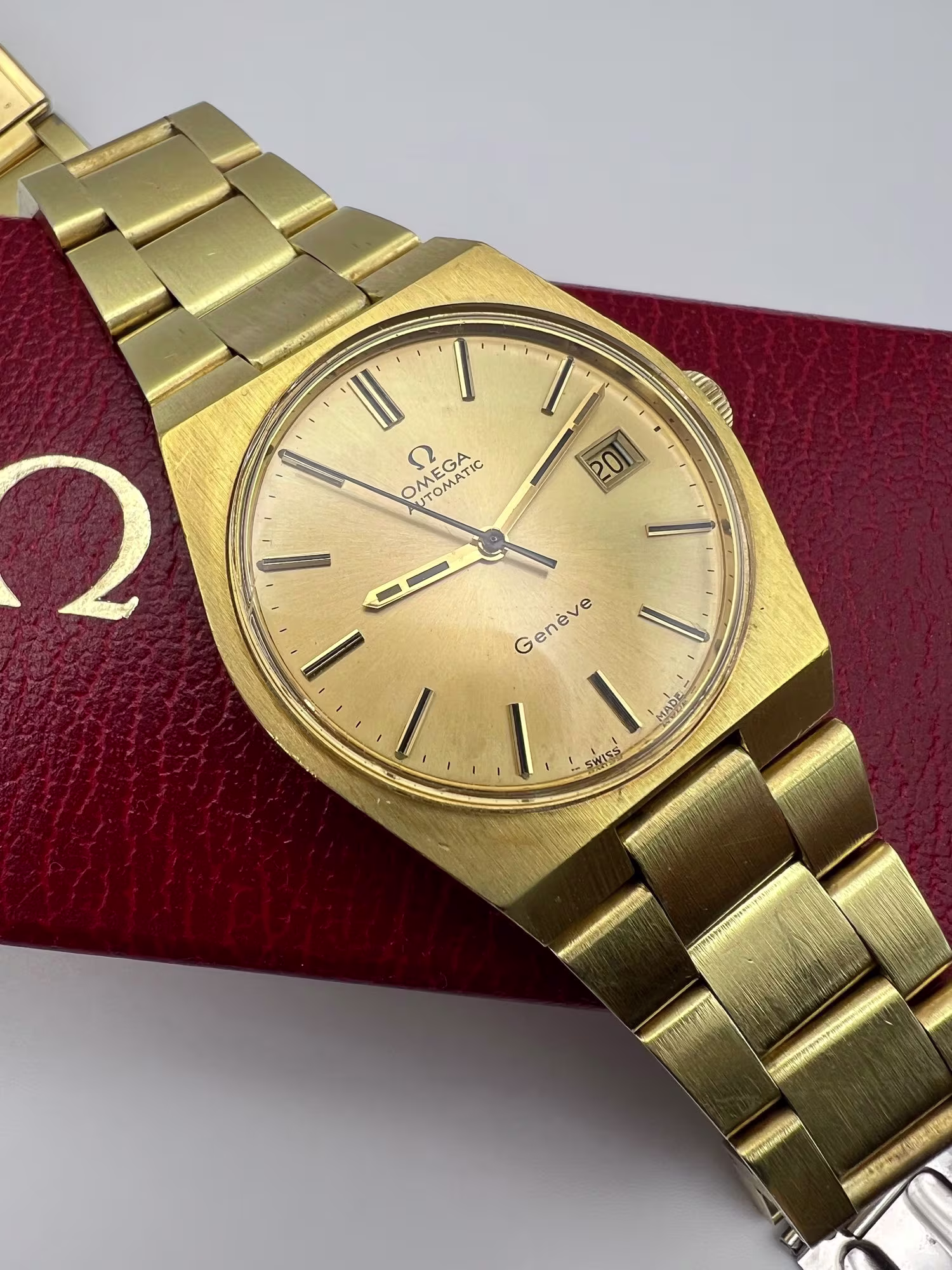 Omega Genève Automatic 1970s, dial straight on