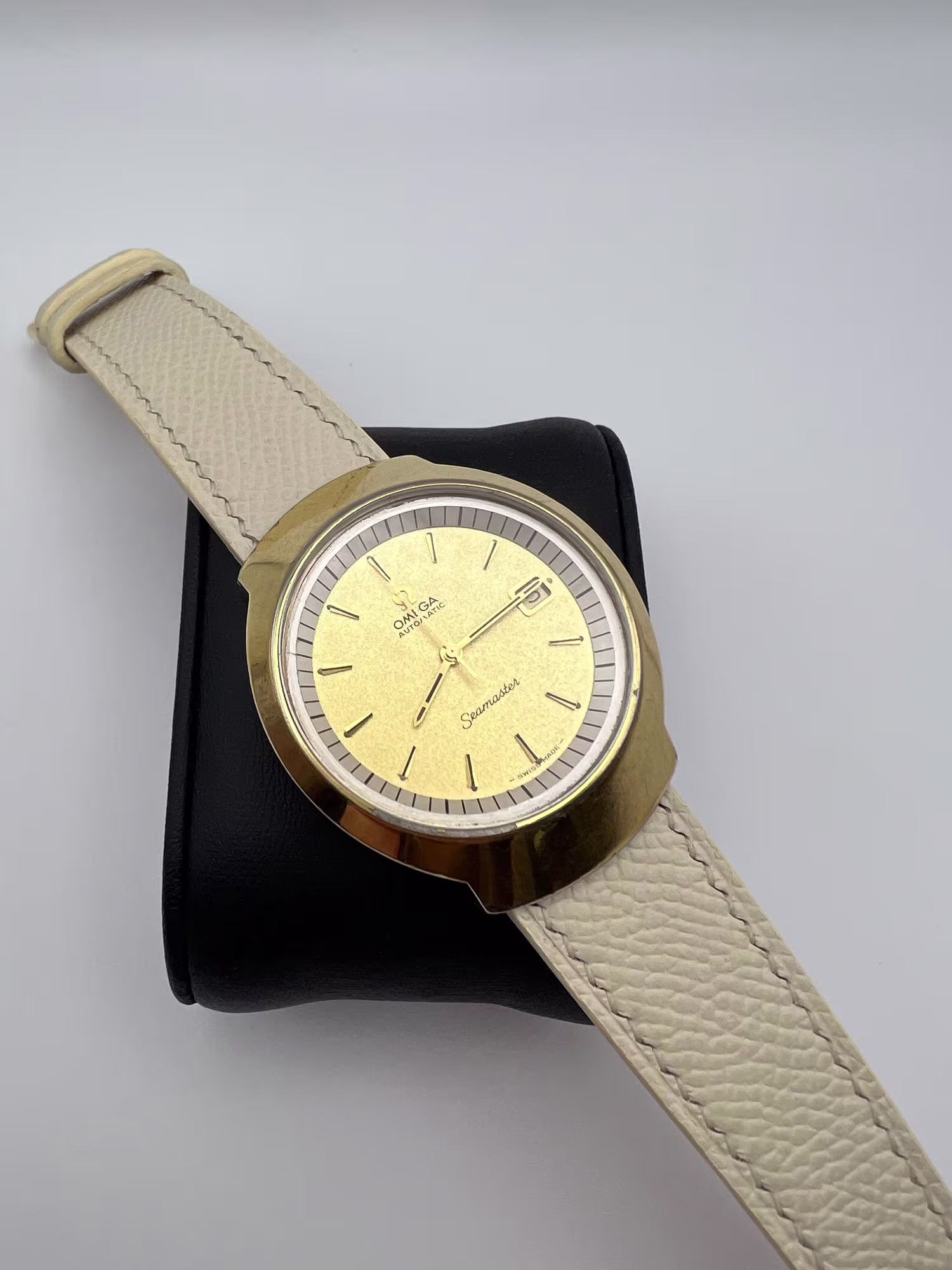 Omega Seamaster ref. 166.090 cal. 1002 39mm Gold-Plated Dress Watch from 1970s, dial straight on