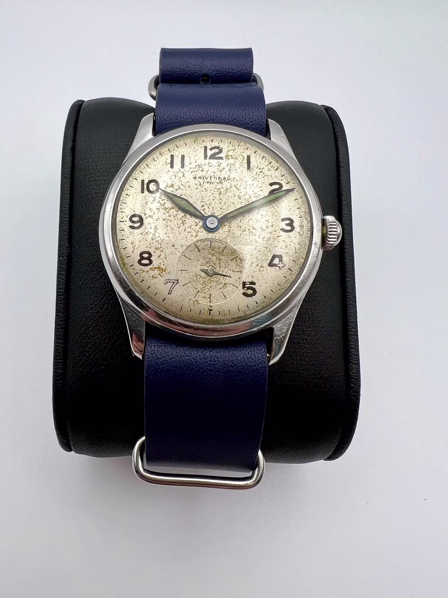 Universal Geneve Military 1940s, dial straight on
