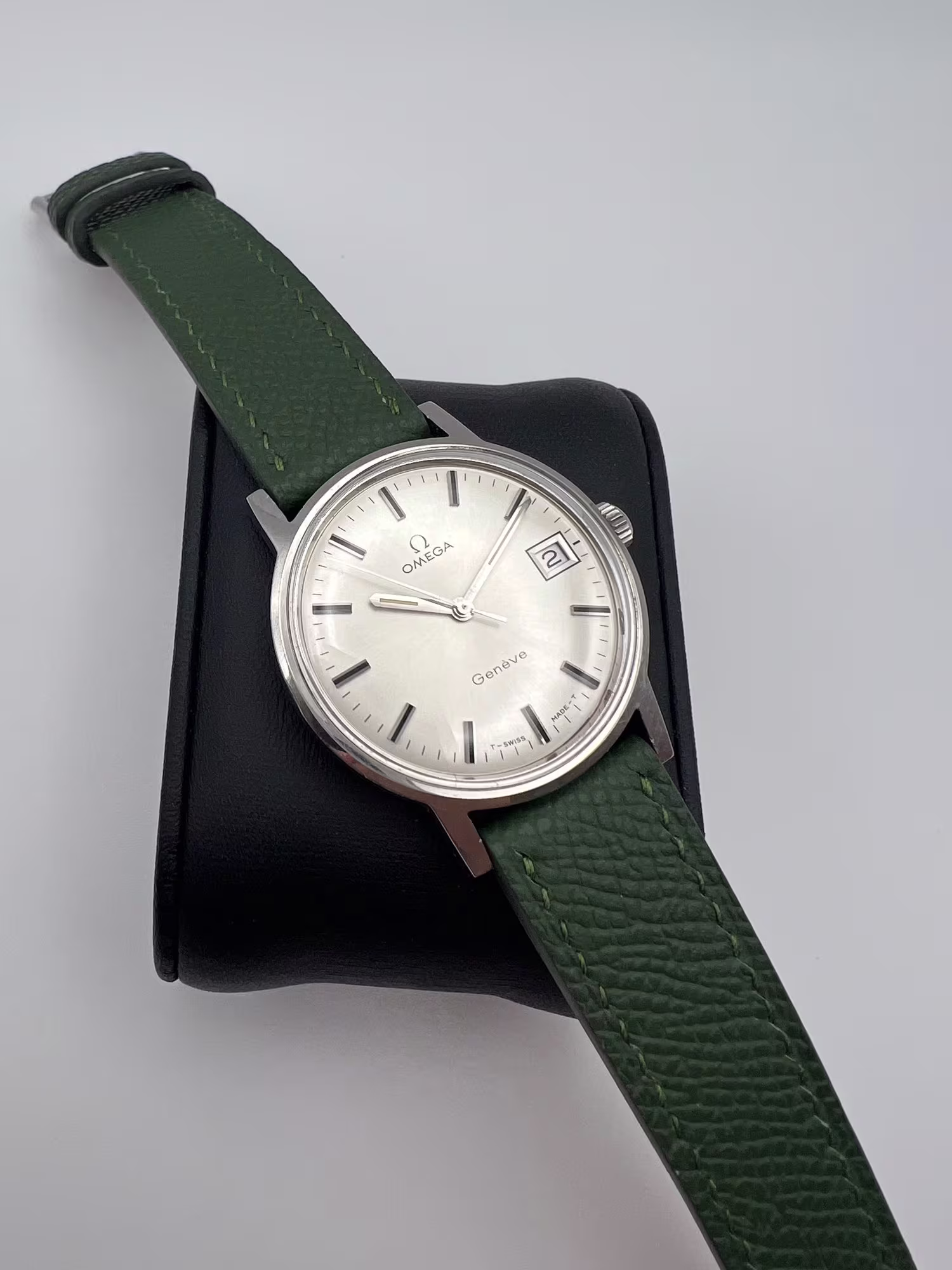 Omega Genève ref. 136.070 cal. 613 35mm Stainless Steel Dress Watch from 1970, dial straight on