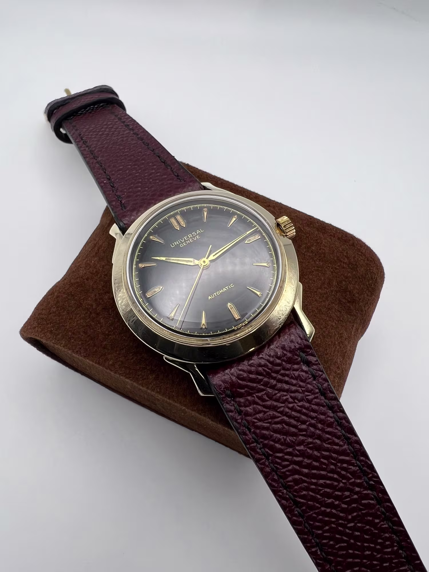 Universal Geneve Bumper Automatic, 1950s, dial straight on