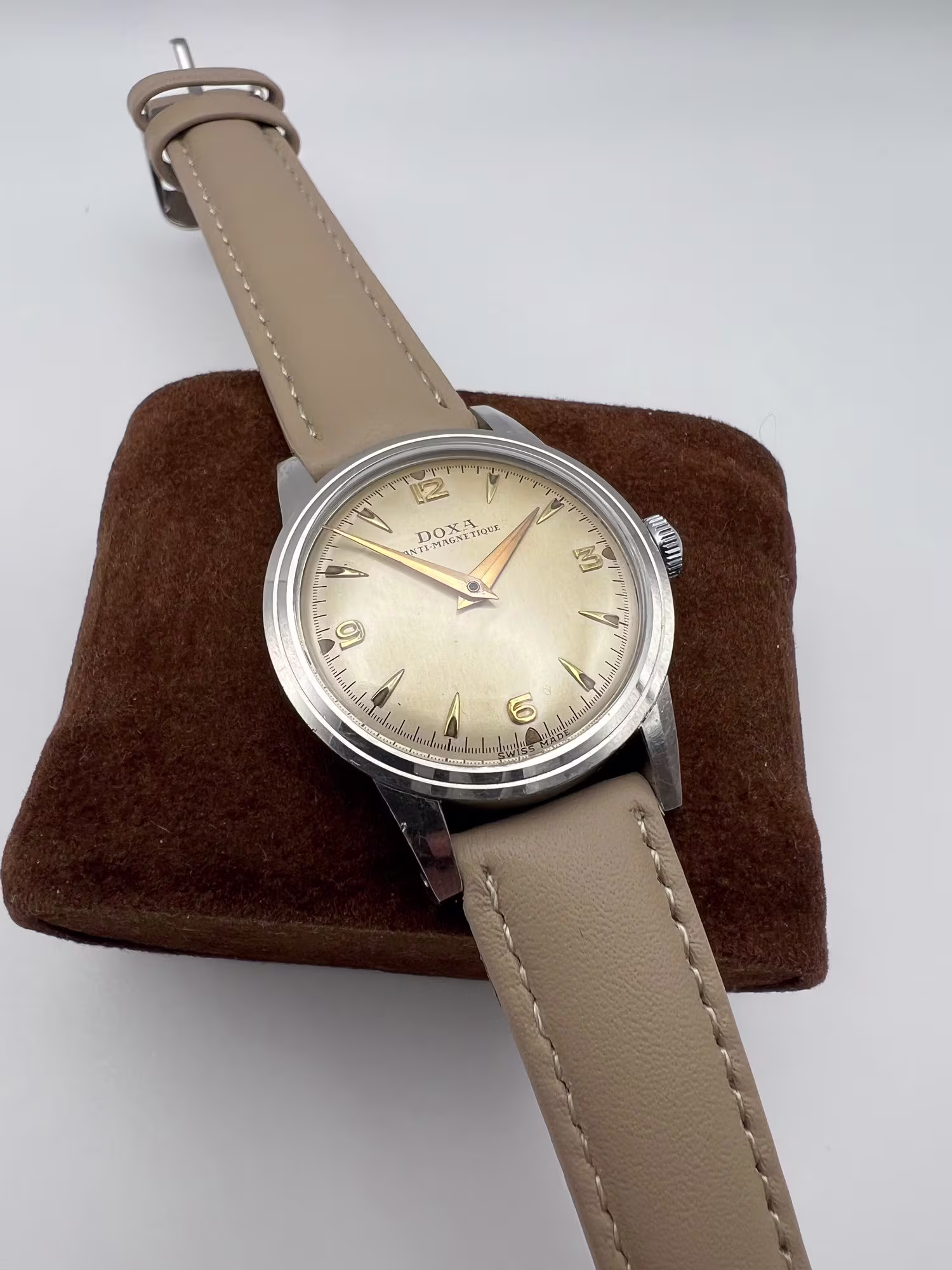 Doxa Calatrava Dress Watch 1950s — dial straight on