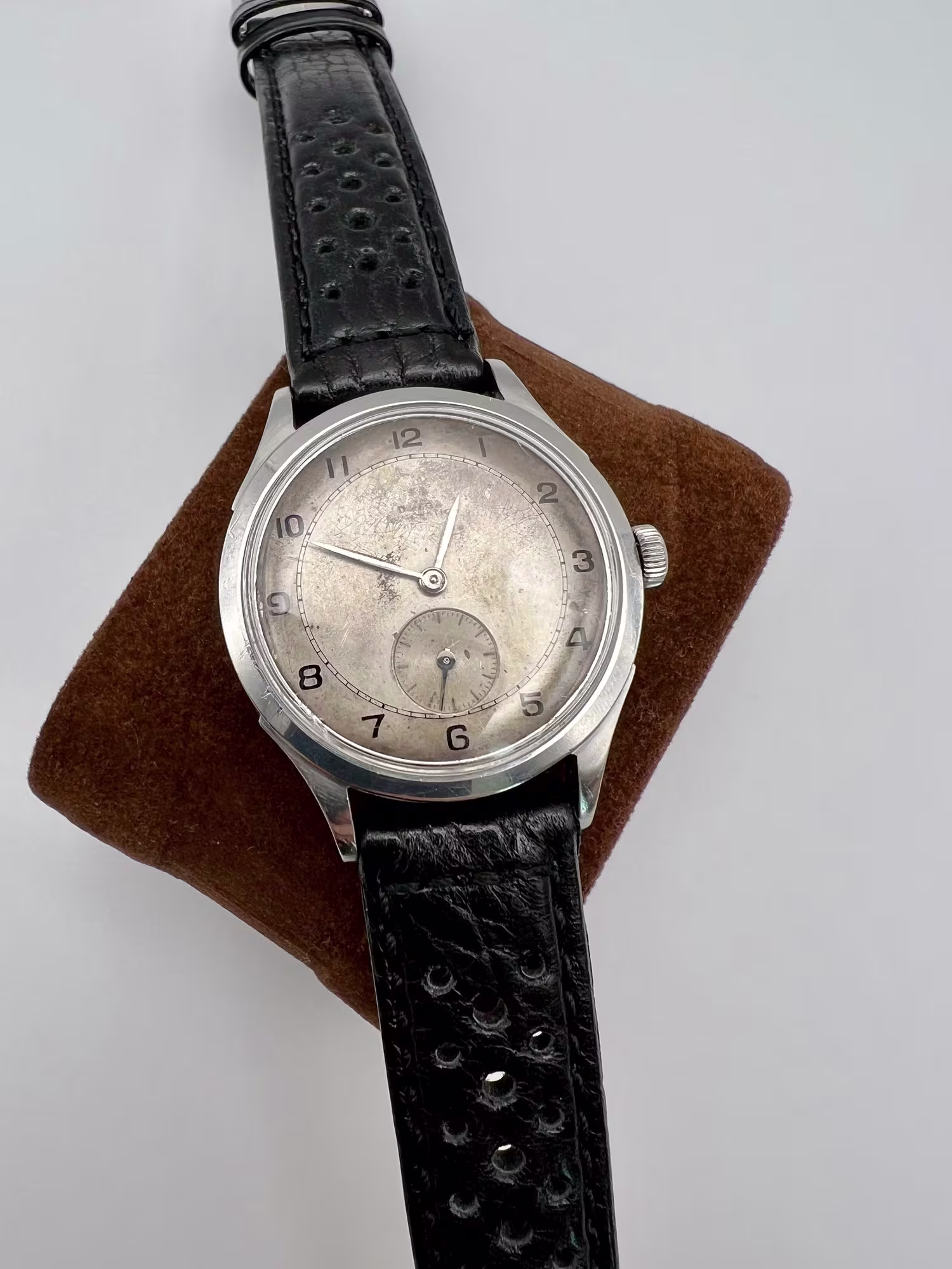 Omega Dress Three-hand 1940s, dial straight on