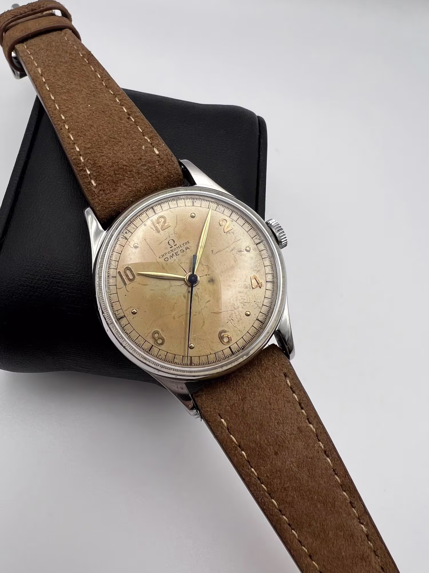 Omega Chronomètre 1950s — dial straight on