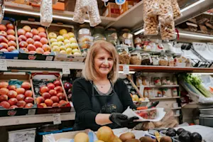 OK Maria, fruit stall Mercato delle Erbe.jpg