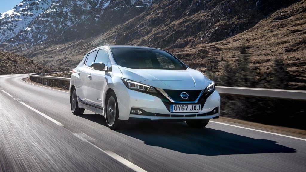 White Nissan Leaf