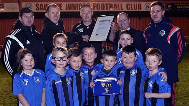 Image: Stewart Regan pays visit to Tullibody CFC [Migrated]