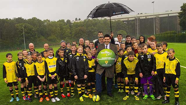 Image: Rain can’t dampen spirits at 3G pitch opening [Migrated]