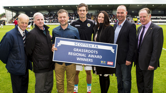 Image: Hardie congratulates regional winners [Migrated]