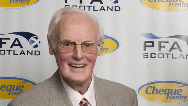 Image: Gordon leads Scottish FA's tribute to Arthur Montford [Migrated]