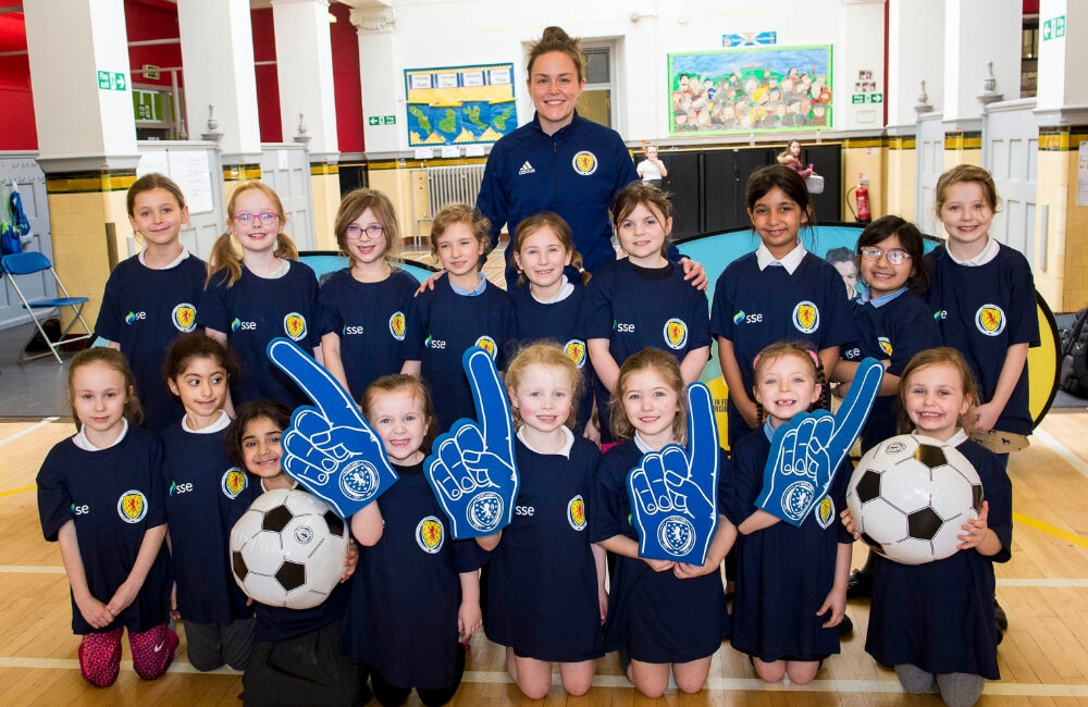 Image: Alexander drops in on Mount Florida schoolgirls' session [Migrated]