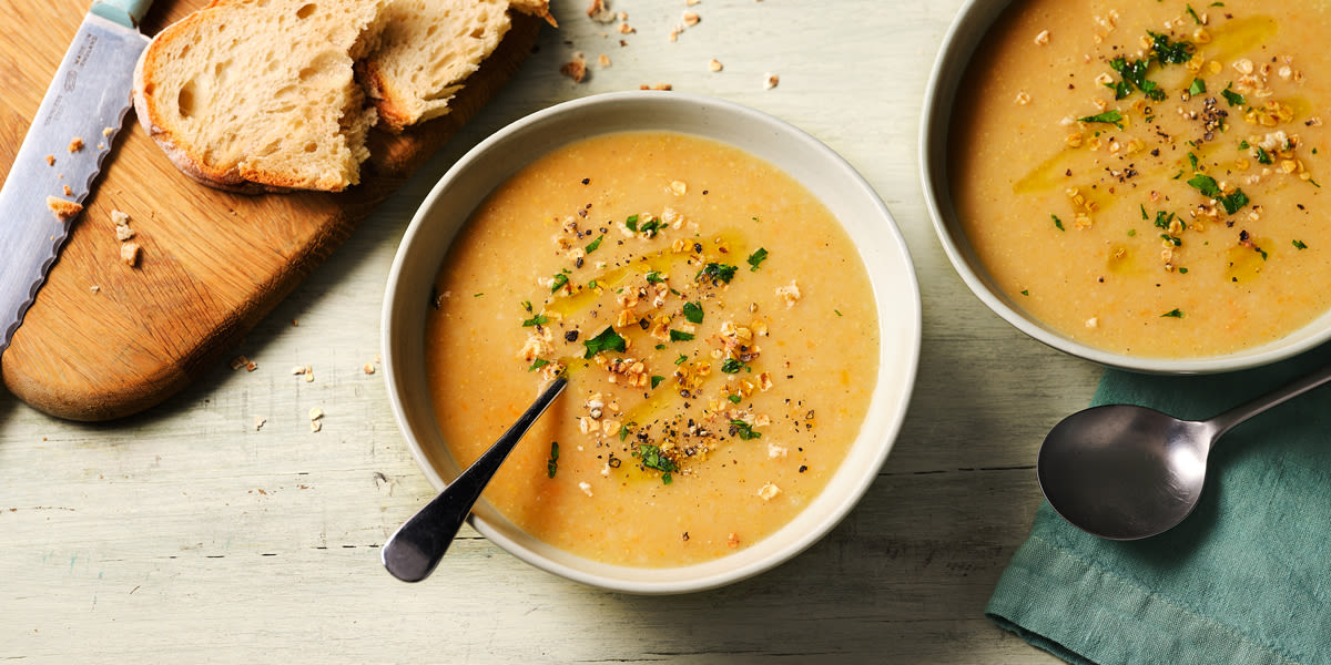 Neeps & tatties soup with toasted oats