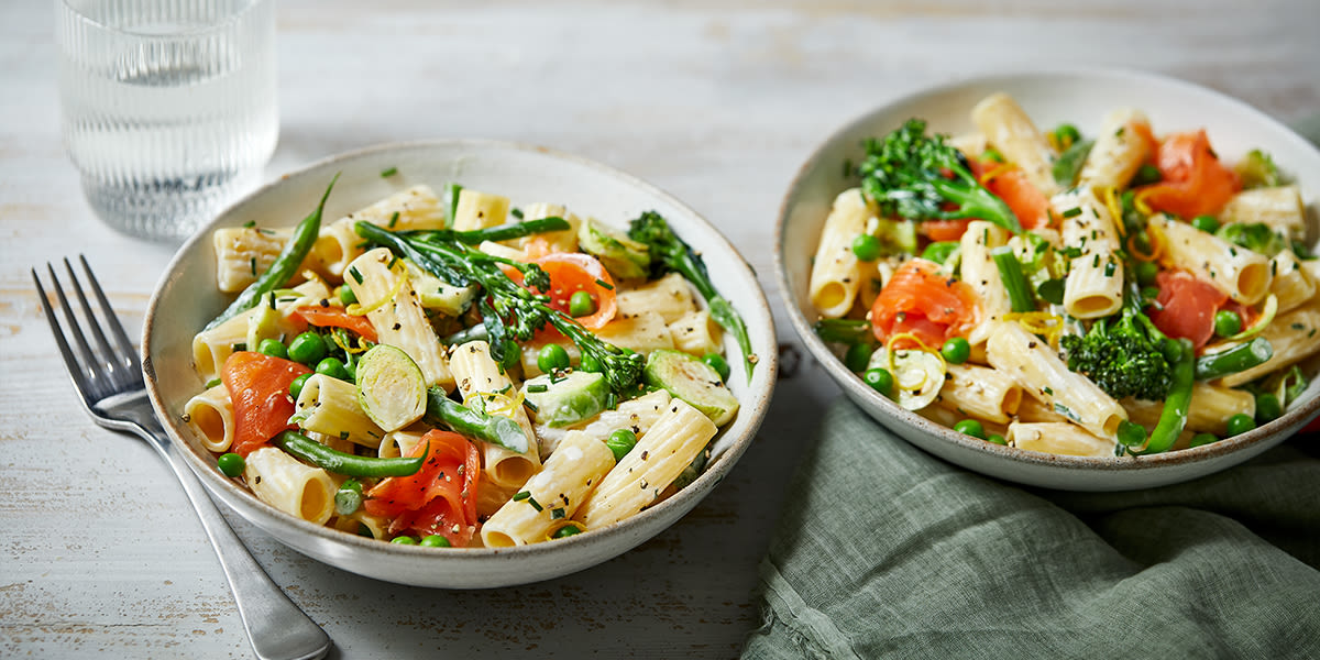  Smoked salmon & green veg pasta