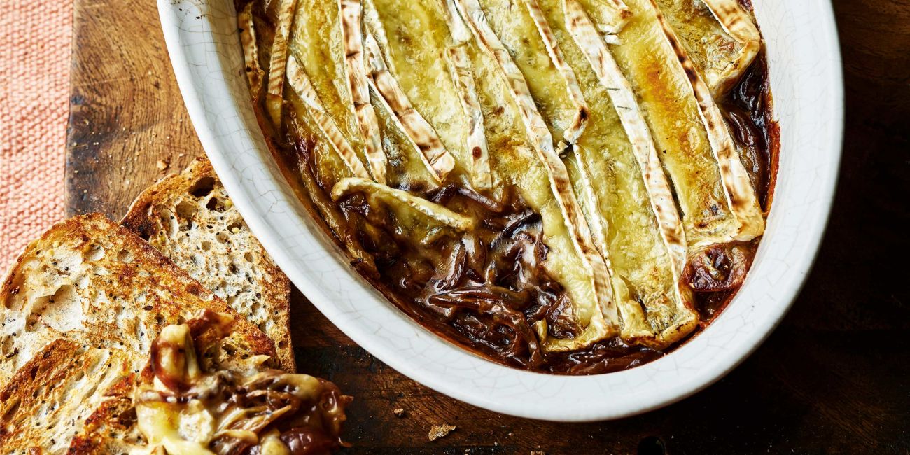 Baked Brie with caramelised balsamic onions