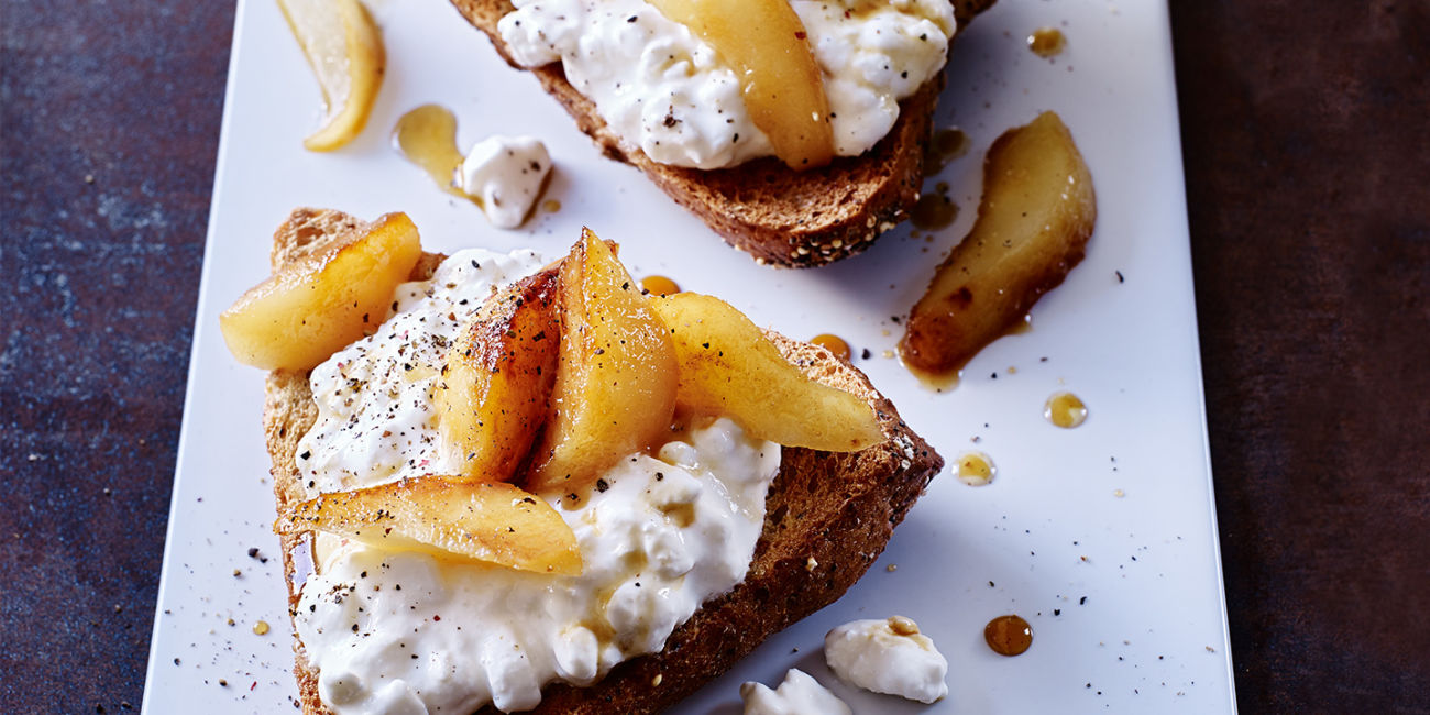 Cheese and pears on toast