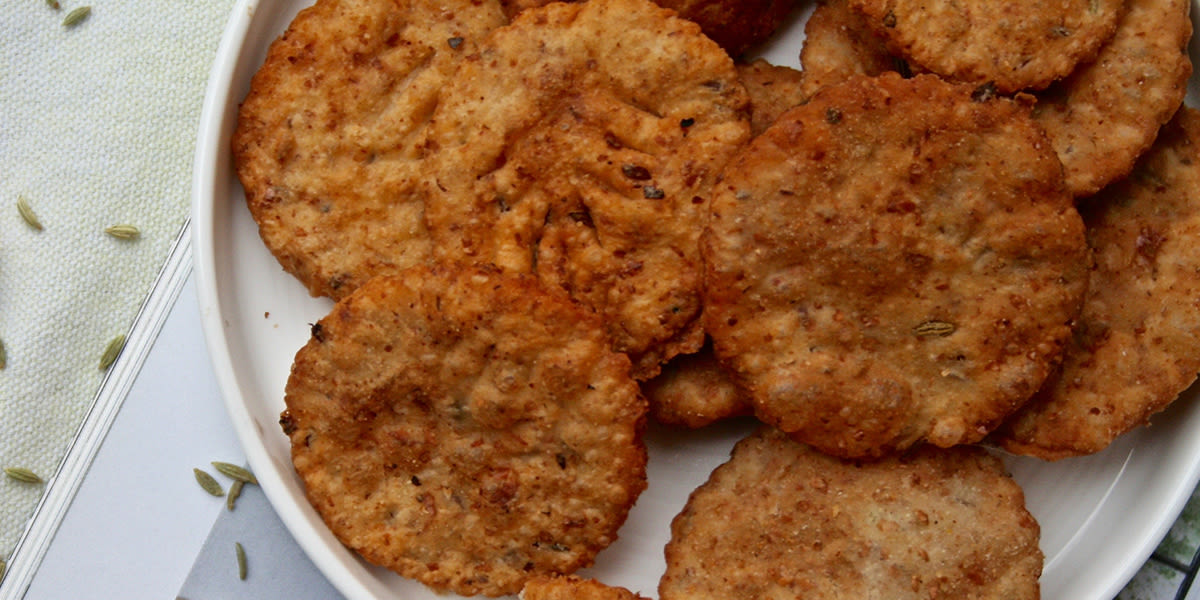 Masala mathri crackers