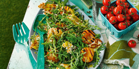 Grilled apricot and halloumi salad
