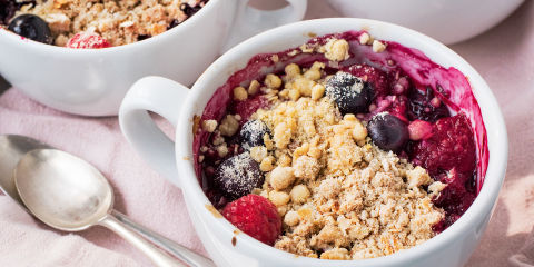 Berry crumble cups