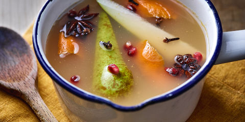 Mulled pear & pomegranate juice 