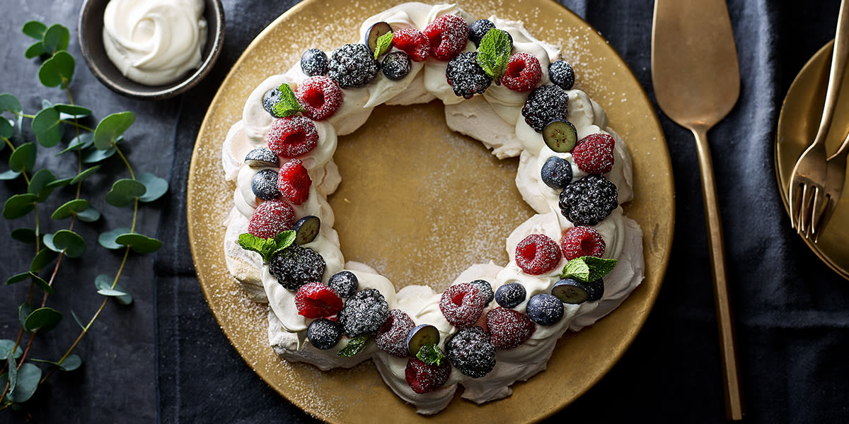 Vegan pavlova wreath