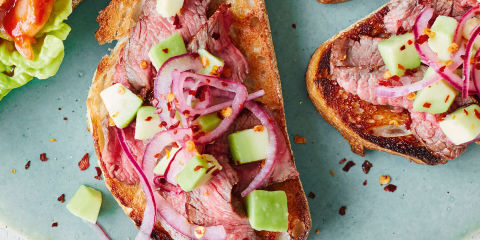 Garlic beef and avocado bruschetta topping