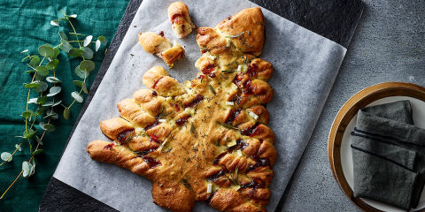 Brie & cranberry Christmas tree tear & share bread