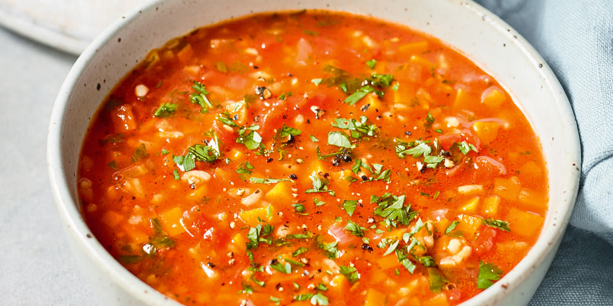 Vegan tomato, ginger & rice soup