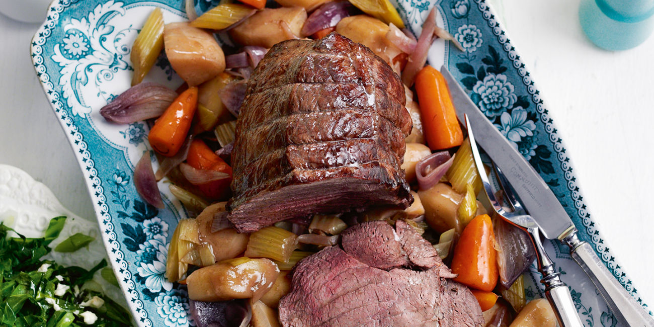 Roast beef with vegetables and gravy