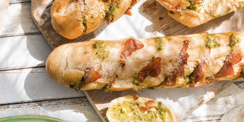 Prosciutto and pesto bread