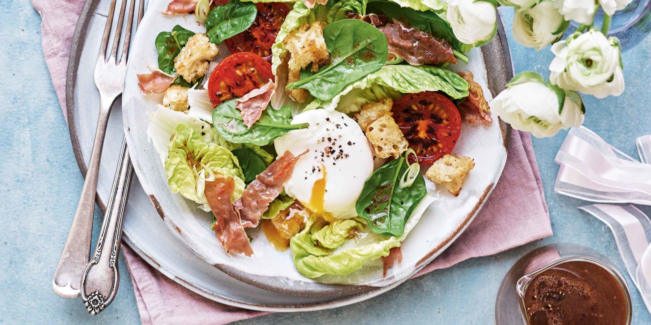 Brunch salad with coffee dressing