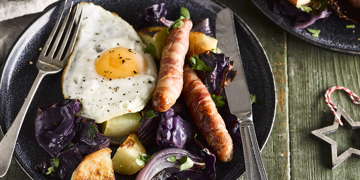Pigs in blankets with red cabbage hash