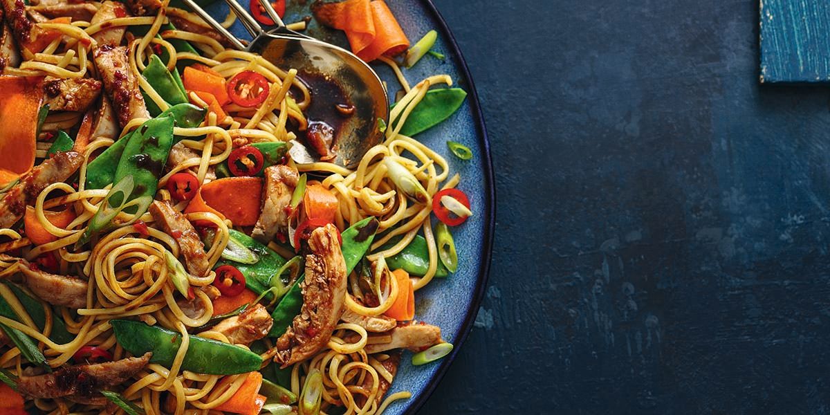 Sticky chicken noodle salad