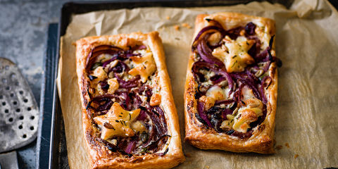 Red onion and mascarpone tarts