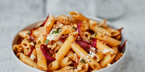 Goat's cheese and walnut pasta